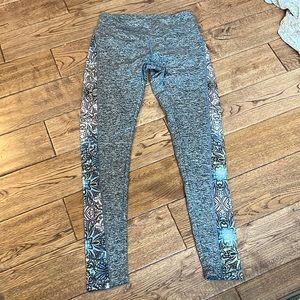 Never worn LuLaRoe workout leggings. Size S